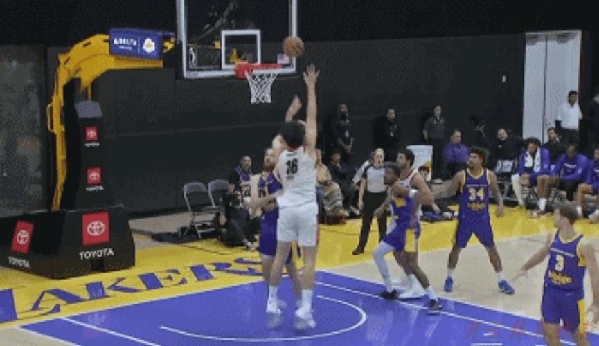 开云体育APP：末节关键三分助攻逆袭，杨瀚森砍下21分9篮板，几乎主导惊天翻盘！